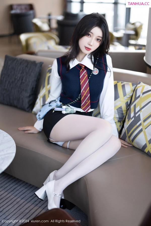 玥儿玥  [XiuRen]高清写真图 2024.03.18 No.8247 玥儿玥 丝袜美腿第11张图片